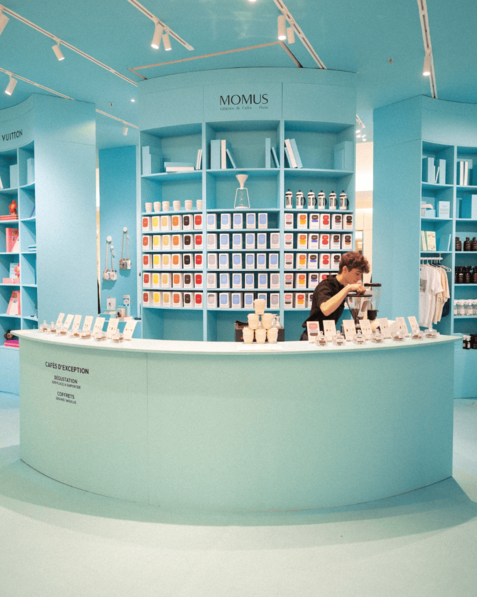 Un café avec Liya Kebele, bar  Momus du Pop Up organisé au Bon Marche 