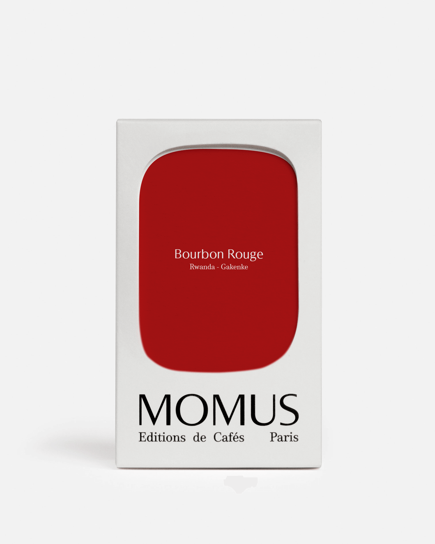 Boîte blanche de café Momus, Éditions de Cafés Paris, avec un encadré rouge vif au centre portant l'inscription "Bourbon Rouge Rwanda - Gakenke".