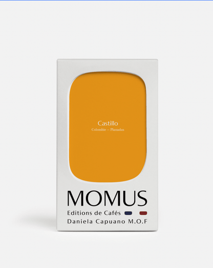 Emballage de café Castillo de la marque MOMUS, avec une étiquette jaune, mettant en avant la provenance colombienne.