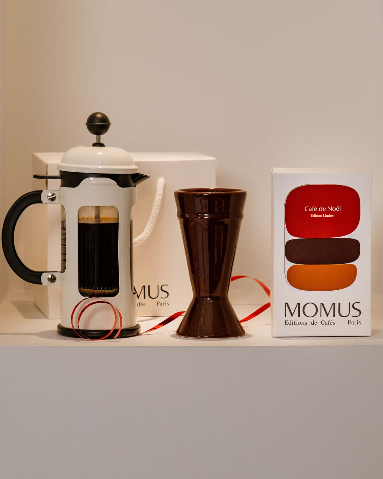 Idée cadeau Noël MOMUS - Tasse chocolat, café de Noël édition limitée Paris et cafetière à piston