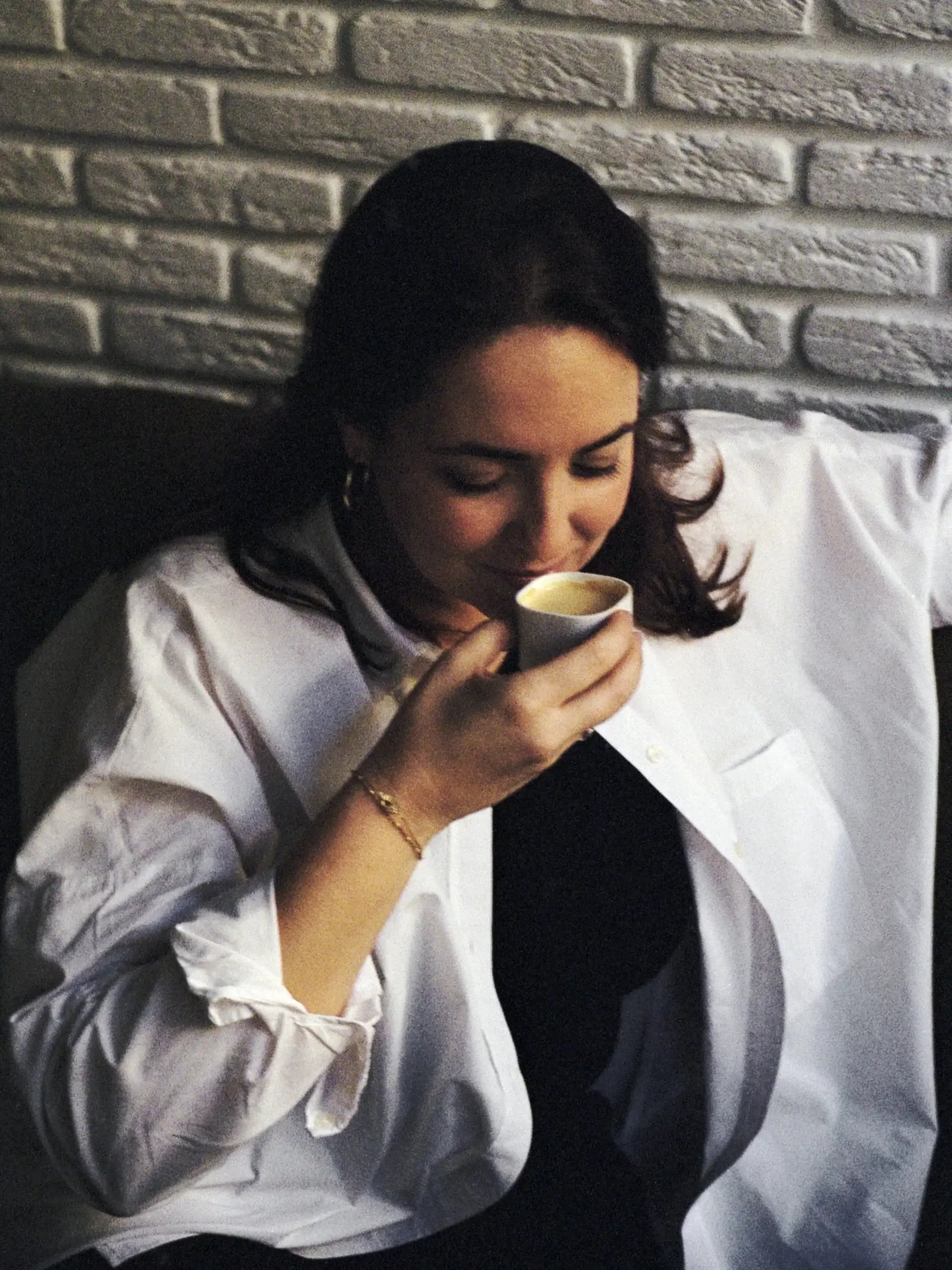 Daniela Capuano meilleure ouvrière de France, boit un café Outrenoir