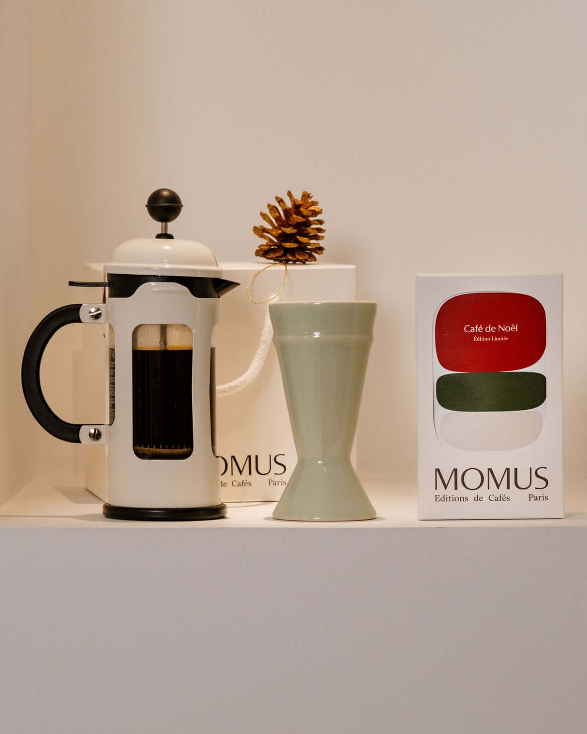 Idée cadeau Noël MOMUS - Tasse Vert café de Noël édition limitée Paris et cafetière à piston