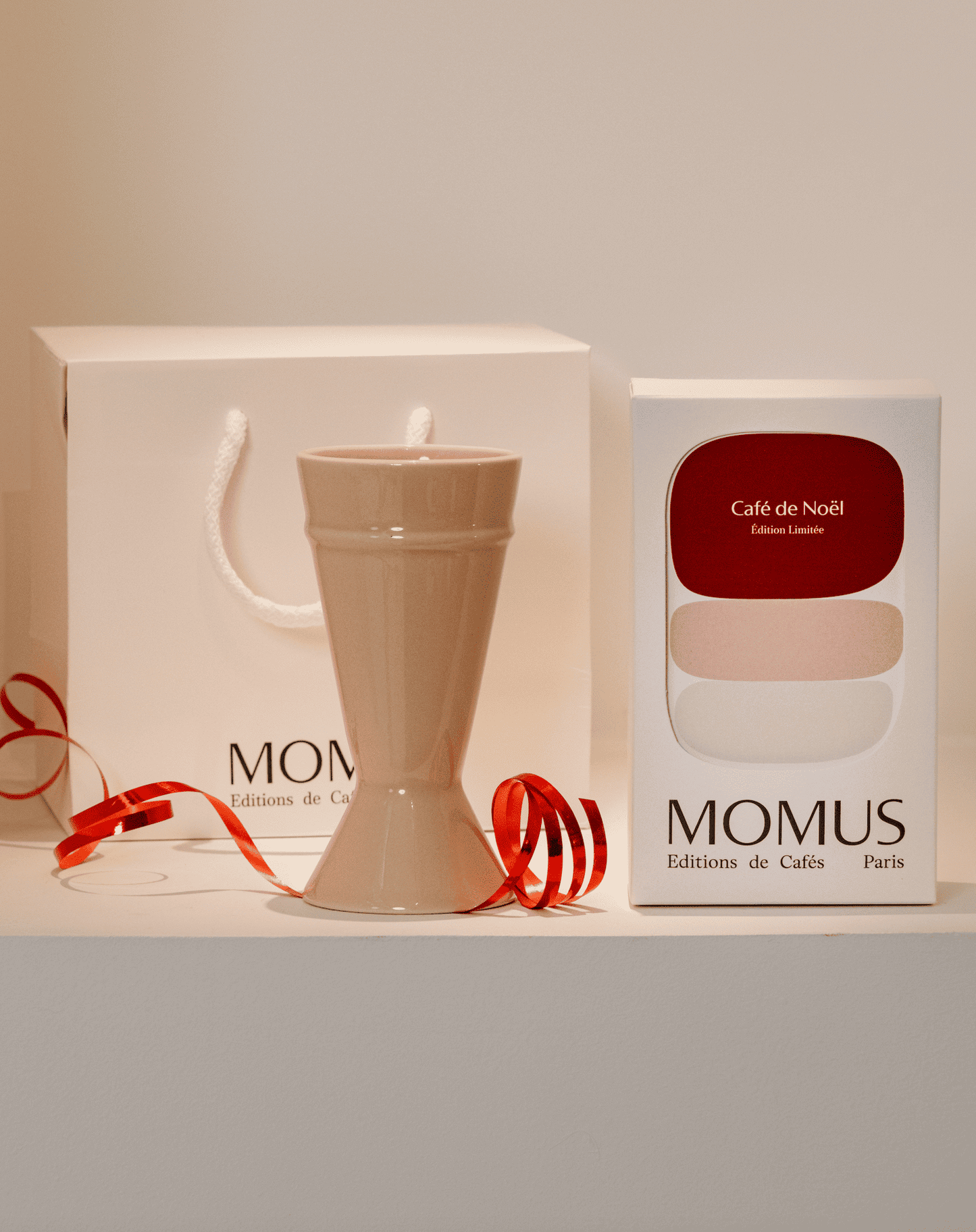 Idée cadeau Noël MOMUS - Tasse nude et café de Noël édition limitée Paris