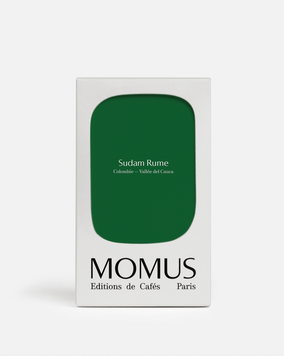 Café Sudam Rume de Momus, Éditions de Cafés Paris, présentation du produit en emballage vert.